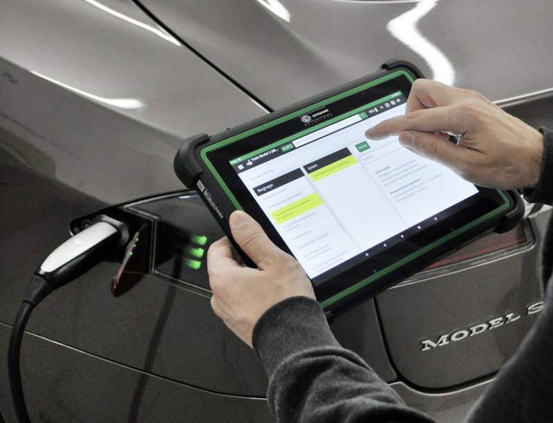 HIGH-VOLTAGE BATTERY DIAGNOSTICS WITH THE MEGA MACS